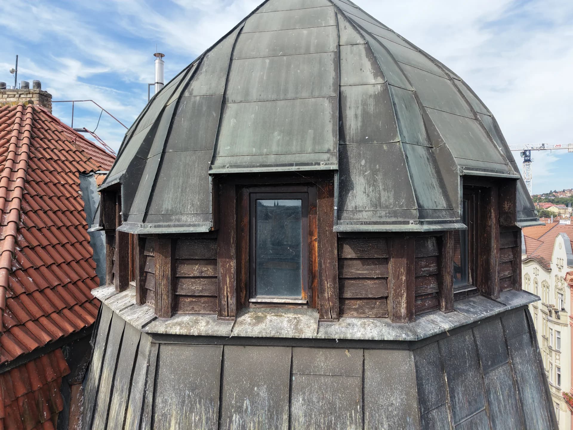Detail opláštění a oken střešní věžičky